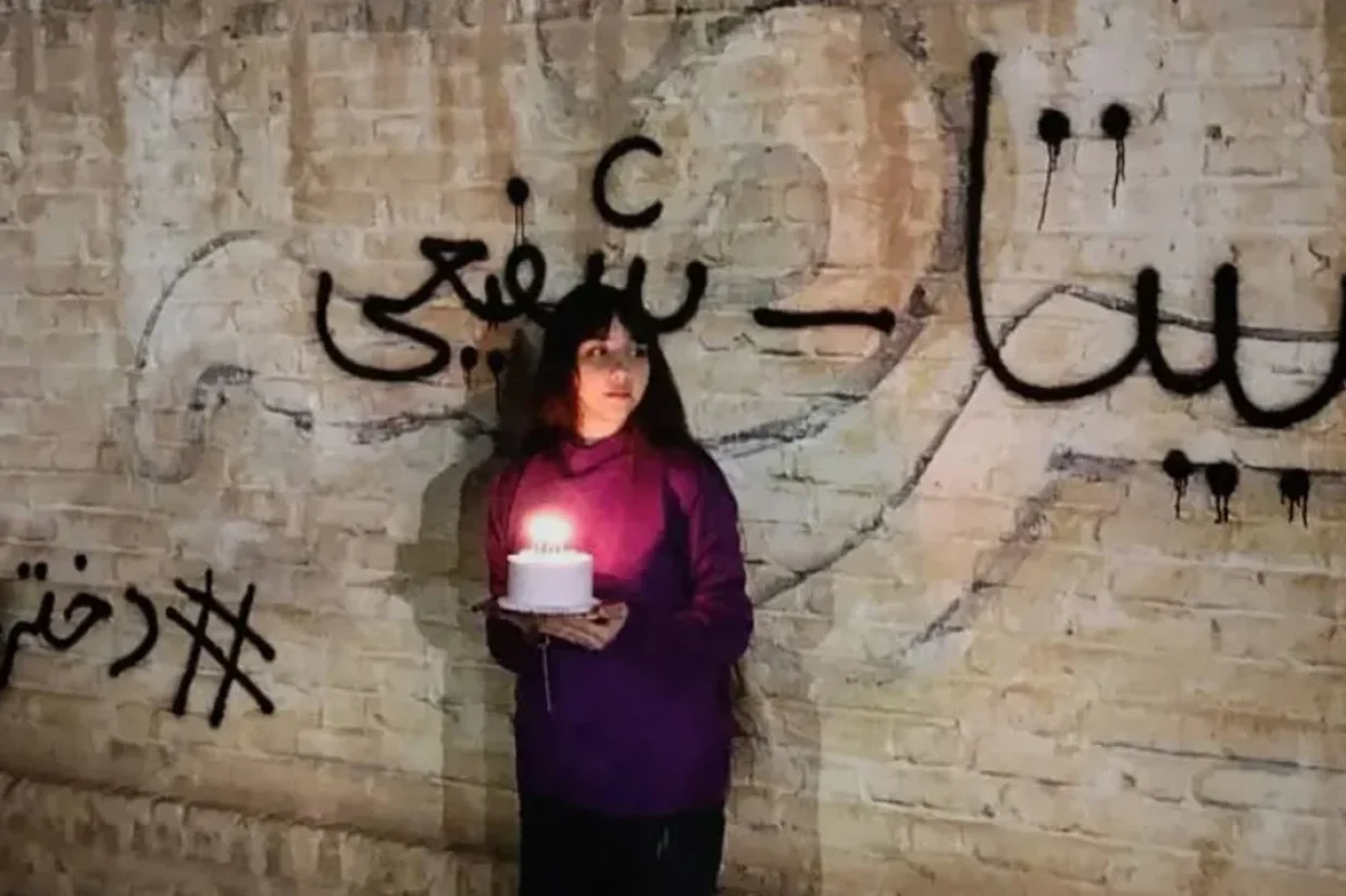 منابع خبری گزارش داده‌اند که بیتا شفیعی، نوجوان معترض بعد از اعلام حمایتش از شاهزاده رضا پهلوی در روز پنج‌شنبه، ۲۱ آبان توسط نیروهای امنیتی بازداشت شد.
