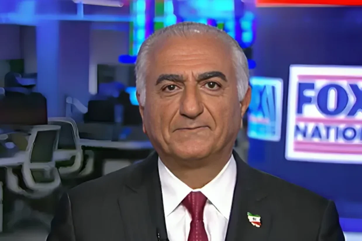 شاهزاده رضا پهلوی این سخنان را در گفتگوی شامگاه چهارشنبه با فاکس‌نیوز بیان کرد و گفت که راه‌حل دیپلماسی با جمهوری اسلامی را شکست خورده می‌‏داند. او افزود که جنگ نیز راه‌حل نیست و باید به دنبال راه سوم یعنی توانمندسازی و کمک به مردم ایران بود.