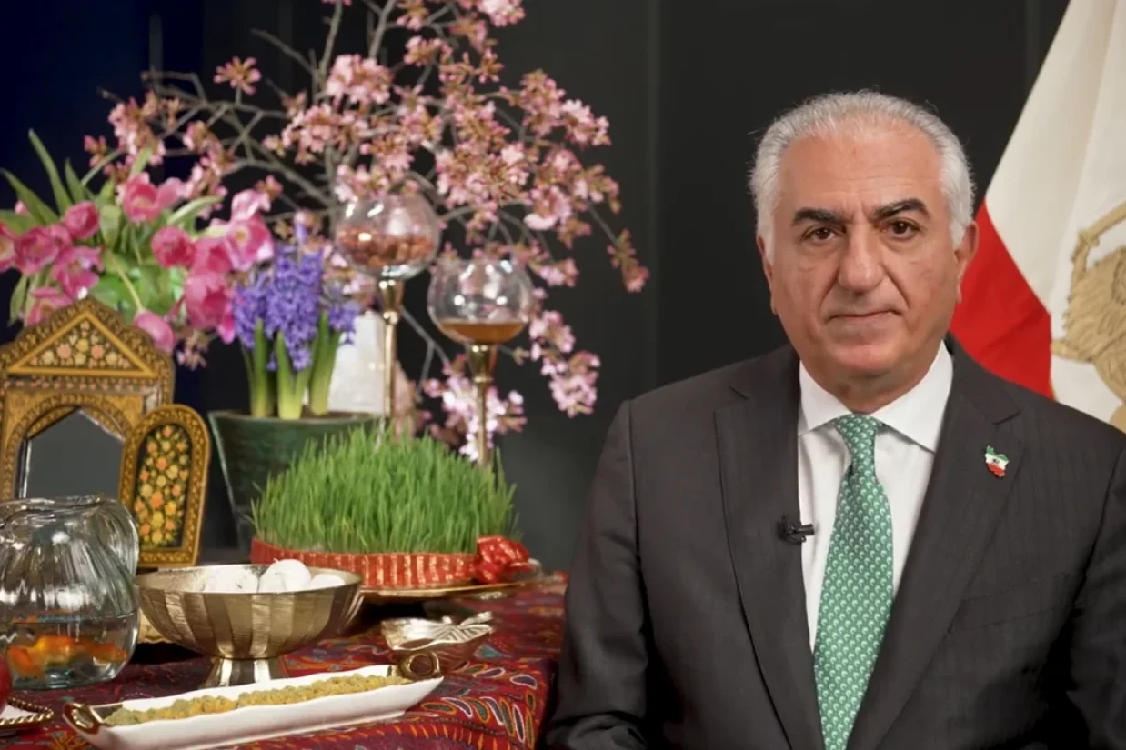 شاهزاده رضا پهلوی گفته است که در حال حاضر «اکثریت قاطع مردم ایران»، حتی کسانی که قبلا حامی رژیم بوده‌اند به این باور رسیده‌اند که تنها راه نجات کشور در «سرنگونی جمهوری اسلامی» و استقرار یک «دولت ملی» است.