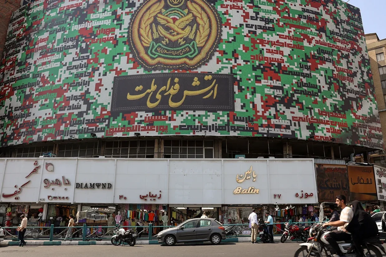 شاهزاده رضا پهلوی گفت که رهبر جمهوری اسلامی و سپاهیانش پنهان شده‌اند و در عوض می‌خواهند ارتش را وادار به مقابله با مردم کنند.