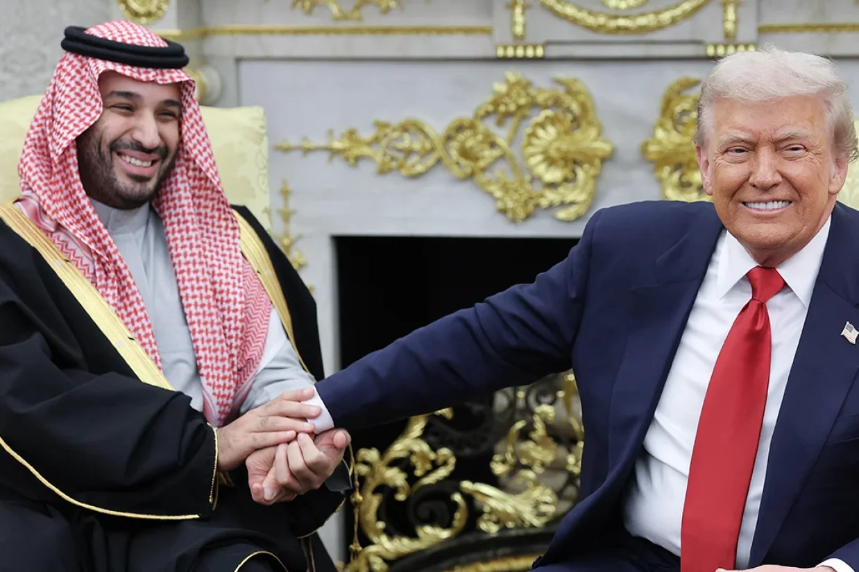محمد بن سلمان، ولیعهد عربستان در دیدار با دونالد ترامپ اعلام کرد که قصد دارد حجم سرمایه‌گذاری‌های مشترک با ایالات متحده را از ۶۰۰ میلیارد دلار به یک تریلیون دلار افزایش دهد.