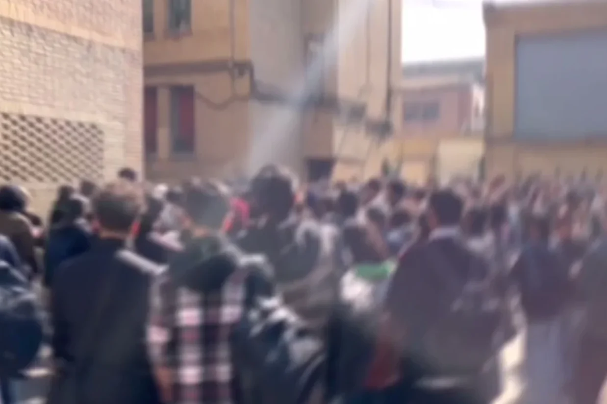 در دومین روز متوالی دانشجویان ایرانی با برگزاری تجمعات اعتراضی حمایت خود را از انقلاب شیر و خورشید و شاهزاده رضا پهلوی اعلام کردند.