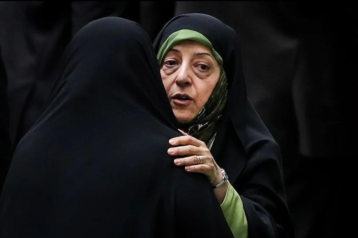 وزارت خارجه آمریکا اعلام کرد که مارکو روبیو، وزییر امور خارجه آمریکا، اقامت دائم قانونی (گرین‌کارت) چند تبعه ایرانی مرتبط با جمهوری اسلامی را لغو کرده است؛ این افراد توسط مأموران فدرال آمریکا بازداشت شده‌اند.