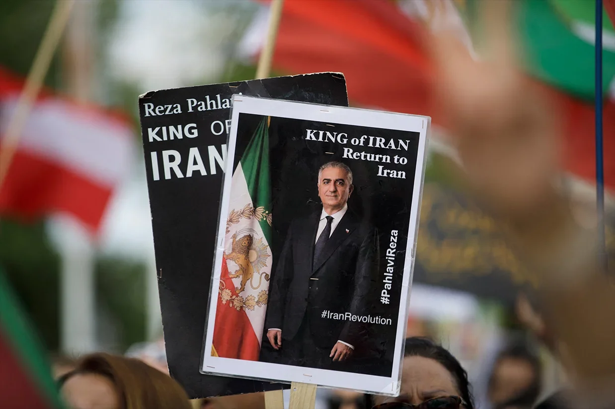دفتر مطبوعاتی شاهزاده رضا پهلوی از حمایت او از کارزار آگاهی‌رسانی درباره وضعیت ورزشکاران، هواداران فوتبال، زندانیان سیاسی و قربانیان سرکوب در ایران خبر داد.