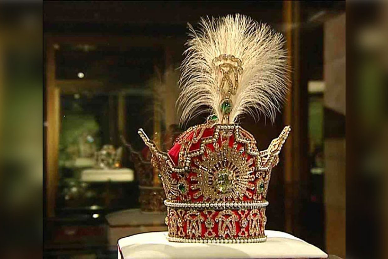 (WIKIPEDIA)
تاج پهلوی