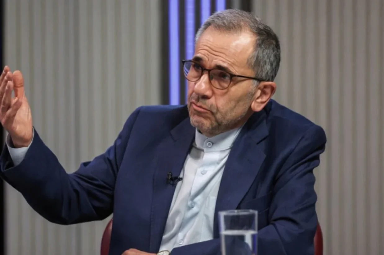 مجید تخت‌روانچی، معاون وزارت امور خارجه جمهوری اسلامی گفت آمریکایی‌ها خواستار تعطیلی کامل برنامه هسته‌ای بودند و پیشنهاد یکسری امتیازات داده بودند.
