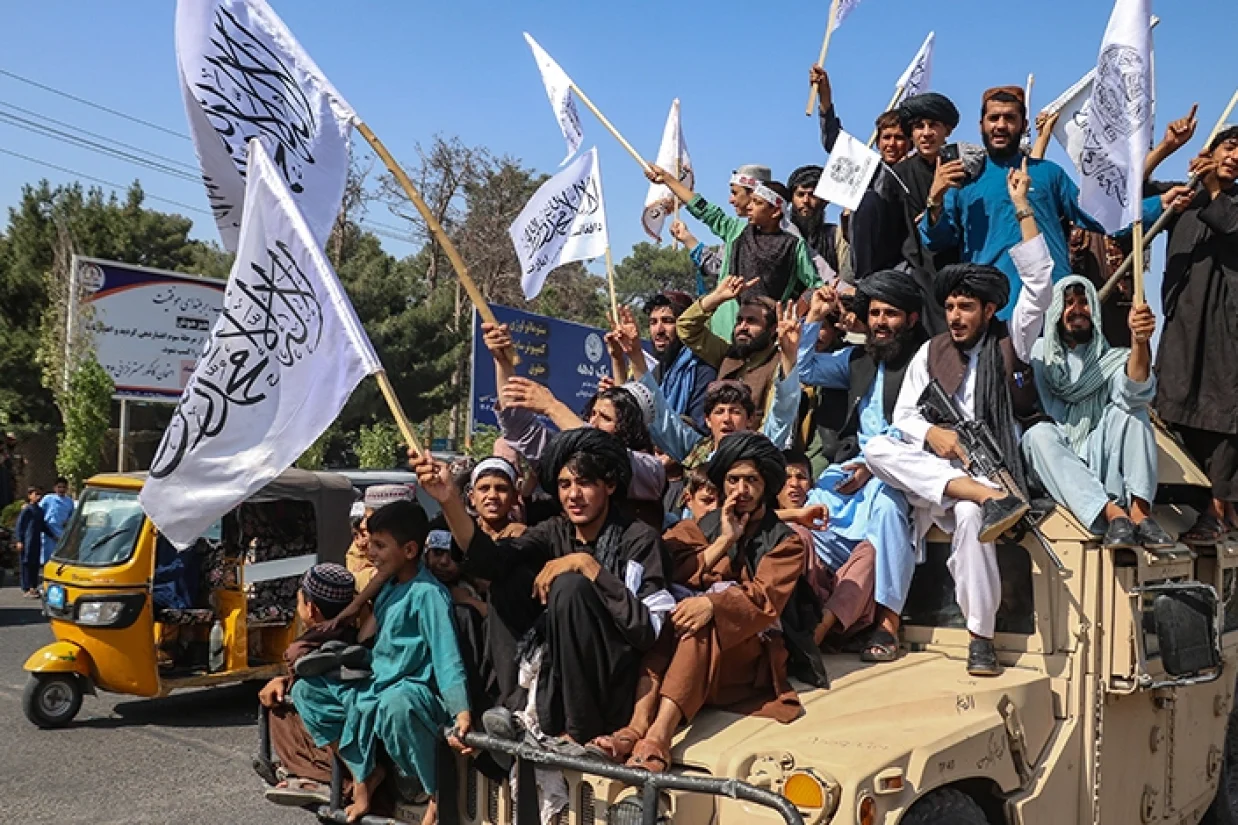 در سالروز سومین سالگرد حاکمیت طالبان در افغانستان، کارشناسان می‌گویند که امارت اسلامی برای تغییر بافت جمعیتی شمال و مرکز افغانستان دست به کار شده و همزمان سیاست پاکسازی قومی را در پیش گرفته است.