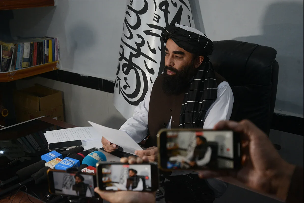 سخنگوی طالبان گفت در پی حملات هوایی پاکستان به مناطق شرقی افغانستان در شب گذشته، دست‌کم ۱۳ نفر کشته و ۱۴ نفر زخمی شده‌اند.