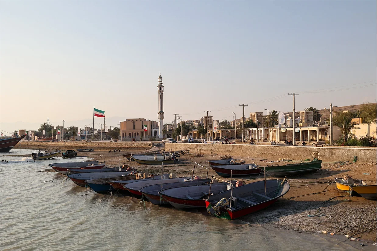 تسنیم وابسته به سپاه پاسداران گزارش‌ها درباره وقوع انفجار در بندرعباس، قشم، سیریک و جاسک را رد کرد و نوشت تاکنون هیچ انفجاری در این مناطق گزارش نشده است.