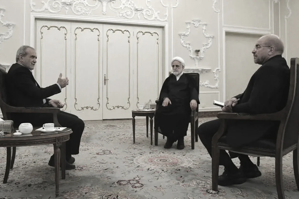 دولت با اعلام سه تصمیم مالیاتی تازه تلاش دارد در بحبوحه اعتراضات بازاریان و افزایش قیمت ارز، فشار مالیاتی بر اصناف را کاهش داده و نارضایتی‌های بازار را مهار کند.