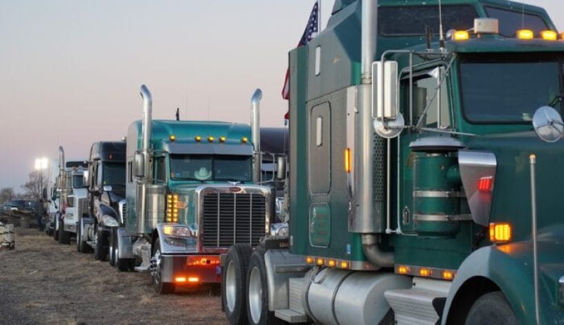 کاروان کامیون‌داران در آمریکا از زمان حرکت از کالیفرنیا بزرگ‌تر شده‌است و همزمان با پیشروی به سوی ساحل شرقی آمریکا هزاران هوادار را به خود