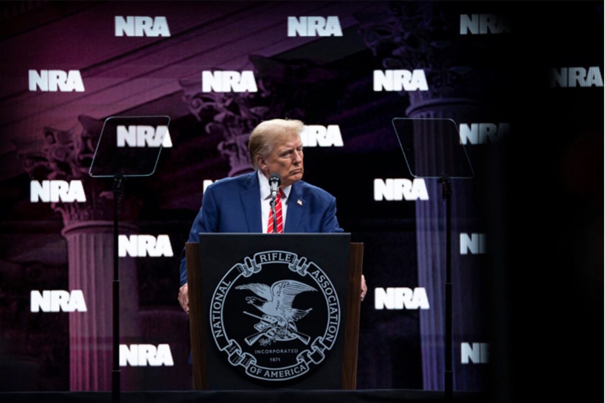 دونالد ترامپ، رئیس جمهور سابق آمریکا، در جلسه انجمن ملی اسلحه (NRA) در مرکز کنوانسیون کی بیلی هاتچیسون در دالاس، تگزاس، در ۱۸ مه ۲۰۲۴ صحبت می‌کند. (Madalina Vasiliu/The Epoch Times)