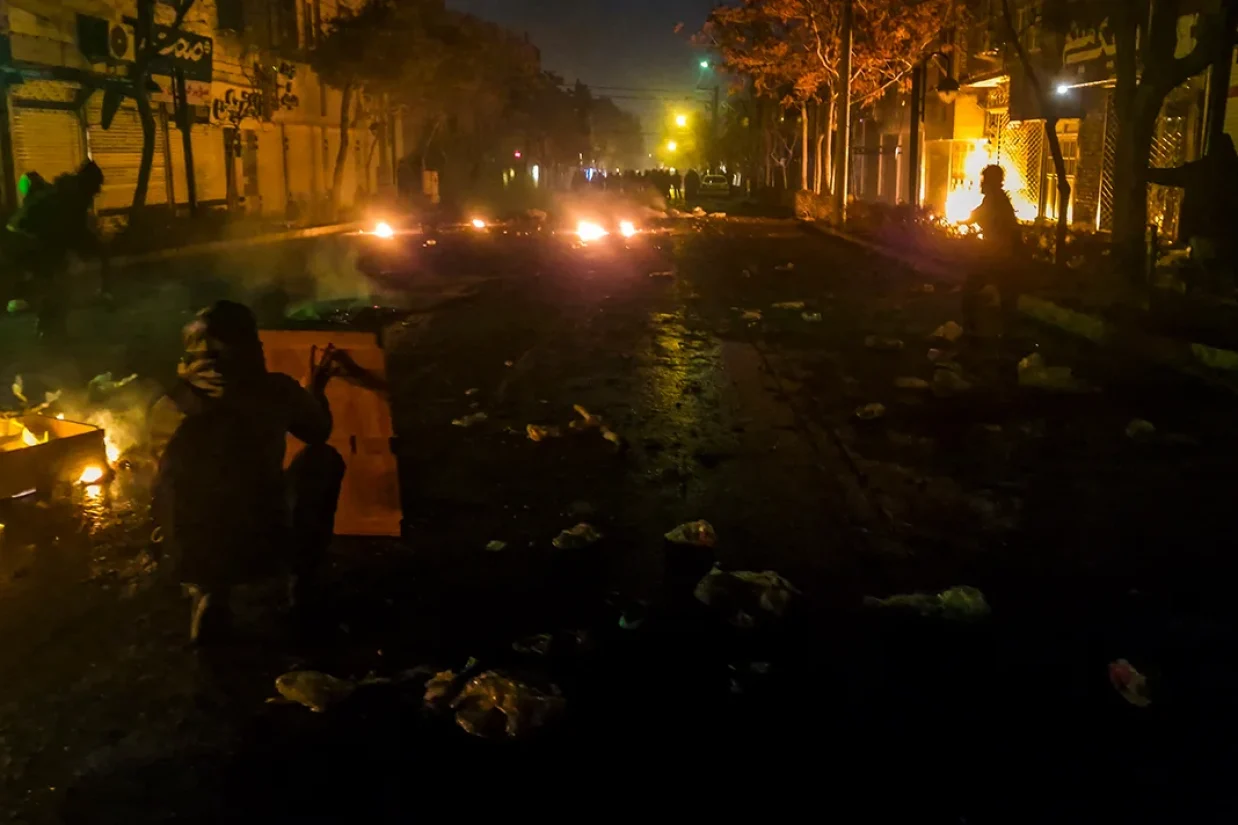 مای ساتو، گزارشگر ویژه حقوق بشر سازمان ملل در امور ایران، با انتقاد شدید از واکنش جمهوری اسلامی به خیزش ملی ایران، آن را یکی از «گسترده‌ترین و خشونت‌آمیزترین سرکوب‎ها در تاریخ معاصر ایران» توصیف کرد.