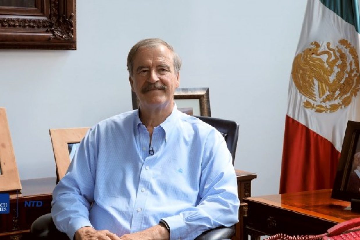 «ویسنته فاکس»، رئیس جمهور سابق مکزیک در مرکز مطالعاتی فاکس در مکزیک. ۴ اوت ۲۰۱۵
