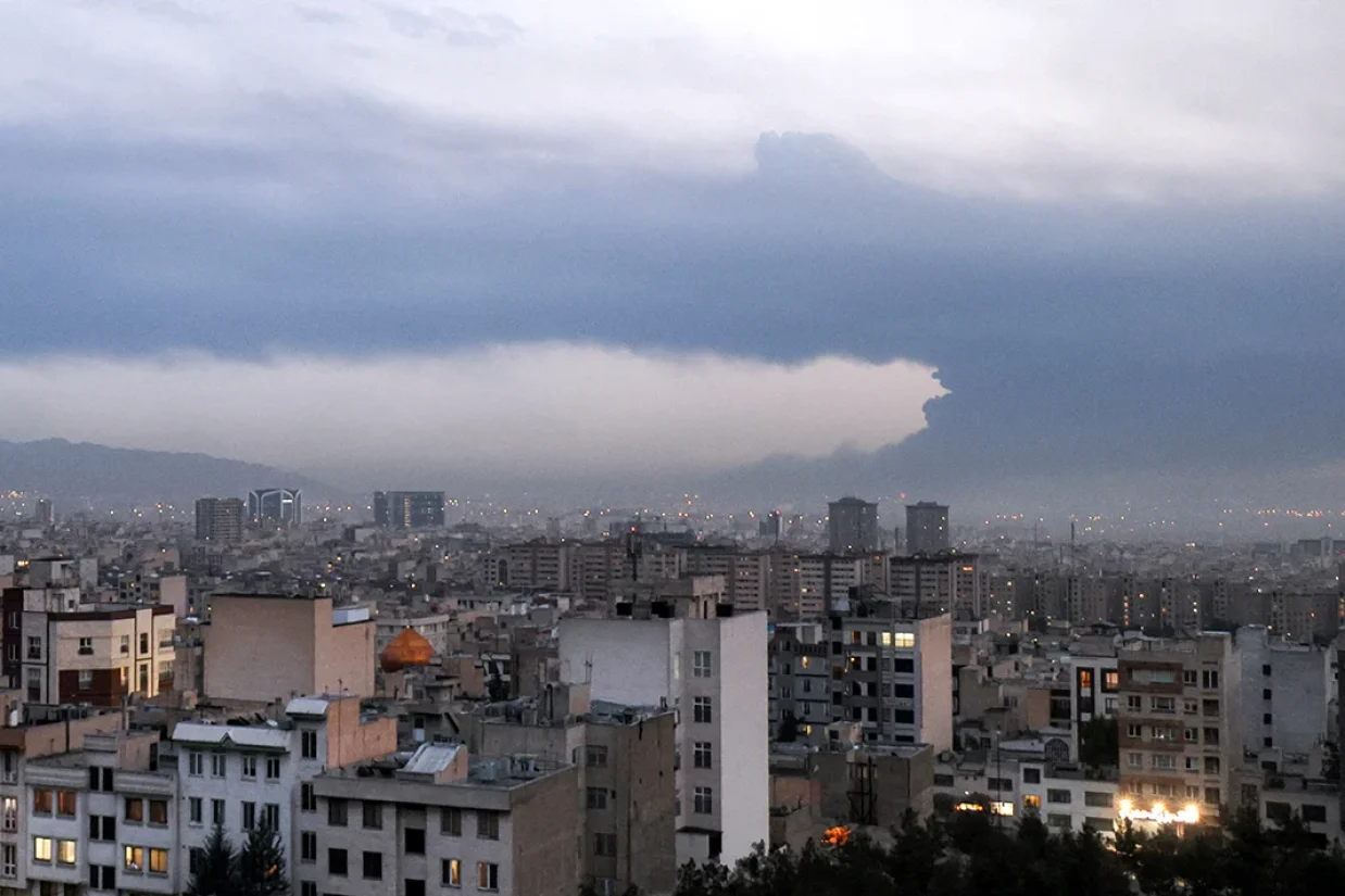 سازمان جهانی بهداشت اعلام کرد بارش موسوم به «باران سیاه» در ایران می‌تواند خطرات جدی برای سلامت عمومی، به‌ویژه مشکلات تنفسی ایجاد کند.
