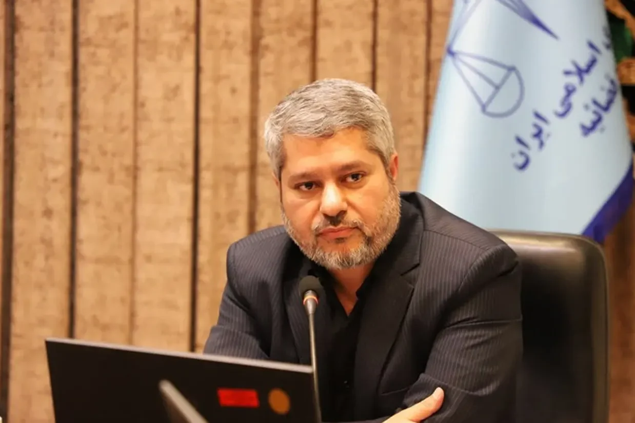 دادستانی یزد از توقیف اموال و مسدود شدن حساب‌های بانکی یک زن فعال سیاسی ساکن خارج از کشور به دلیل انتشار مطالب در شبکه‌های اجتماعی خبر داد.