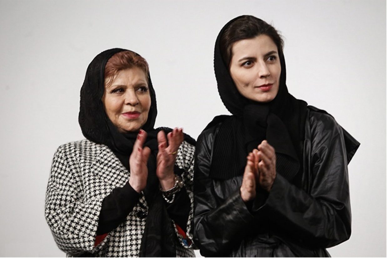 زری خوشکام، بازیگر سینمای ایران، همسر علی حاتمی و مادر لیلا حاتمی شب گذشته ۲۷ اردیبهشت ماه درگذشت.