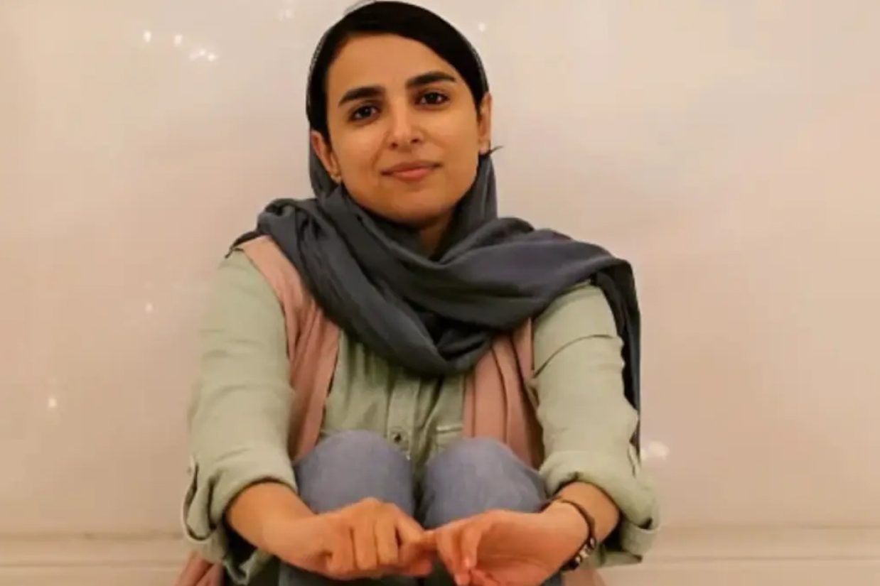 دادستان تهران علیه زینب موسوی، کمدین و فعال فضای مجازی، به‌دلیل انتشار ویدئویی با اظهاراتی درباره فردوسی، شاعر بزرگ ایرانی، اعلام جرم کرد.