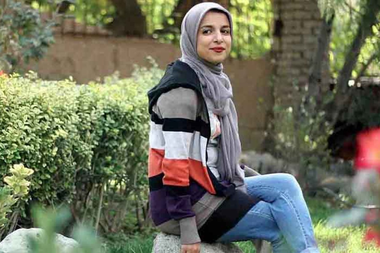 (PUBLIC DOMAIN)
سیده زینب موسوی، استندآپ کمدین ایرانی