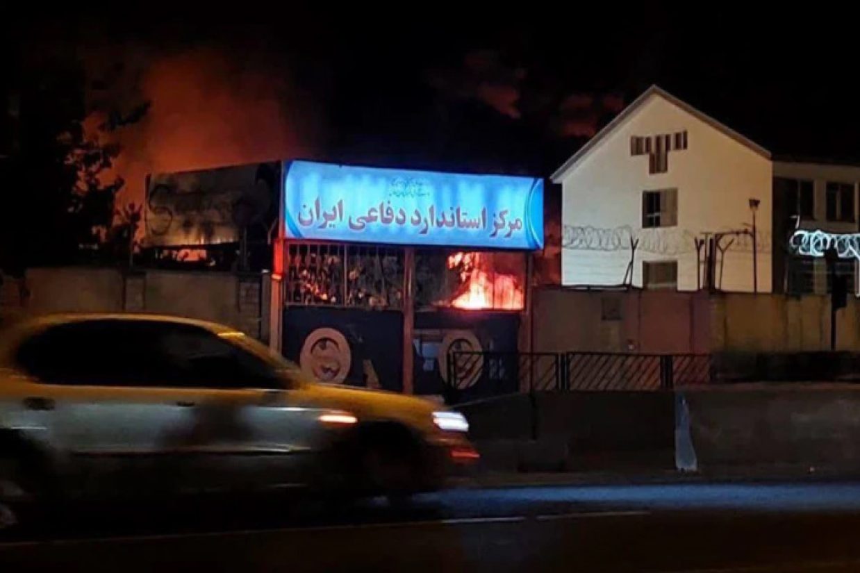 آتش‌سوزی گسترده‌ در یکی از مراکز وابسته به وزارت دفاع در شمال شرق شهر تهران