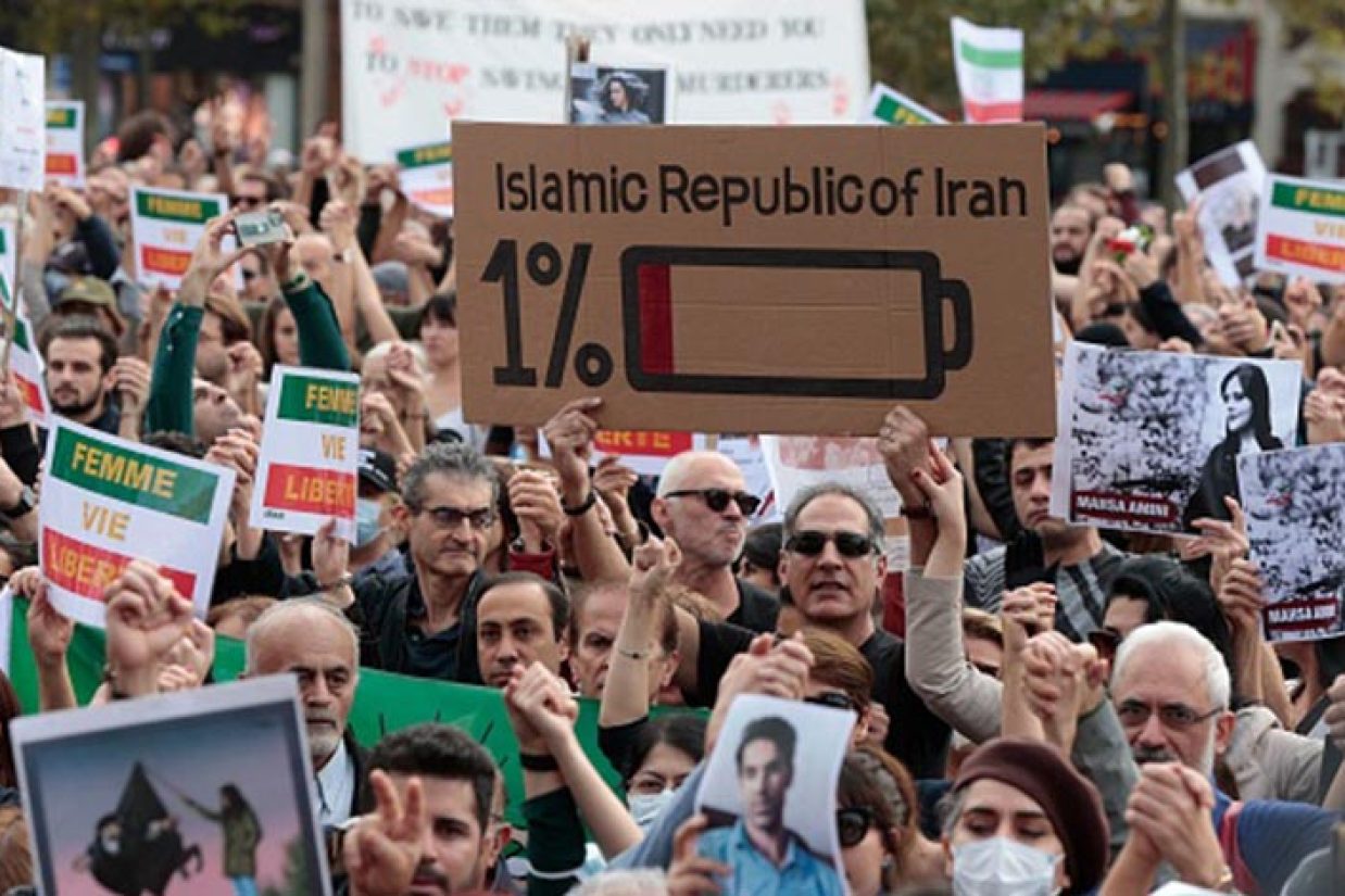 هشت تشکل صنفی و مدنی داخل ایران با انتشار بیانیه‌ای از همگان خواستند تا همزمان با سالروز جان‌باختن مهسا امینی به خیابان‌ها آمده و اعتراضات سراسری و اعتصابات را آغاز کنند.