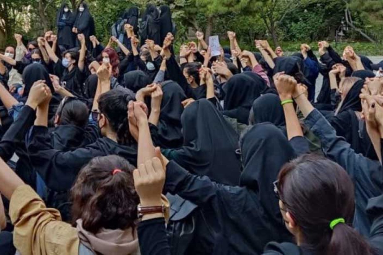 به تعویق افتادن آغاز سال تحصیلی دانشگاه‌ها با هدف ممانعت از حضور دانشجویان در اعتراضات