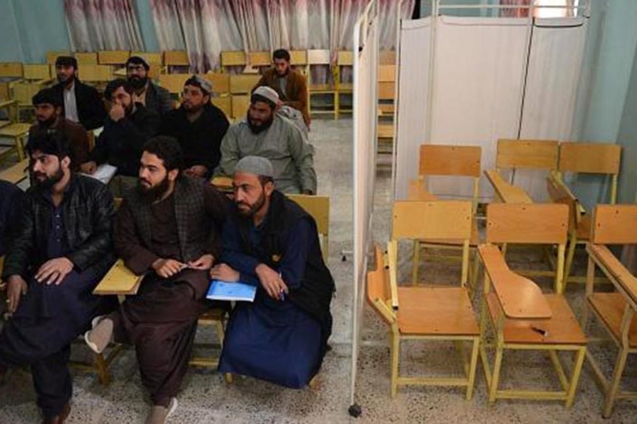 حضور نداشتن دختران در کنکور دانشگاه در افغانستان