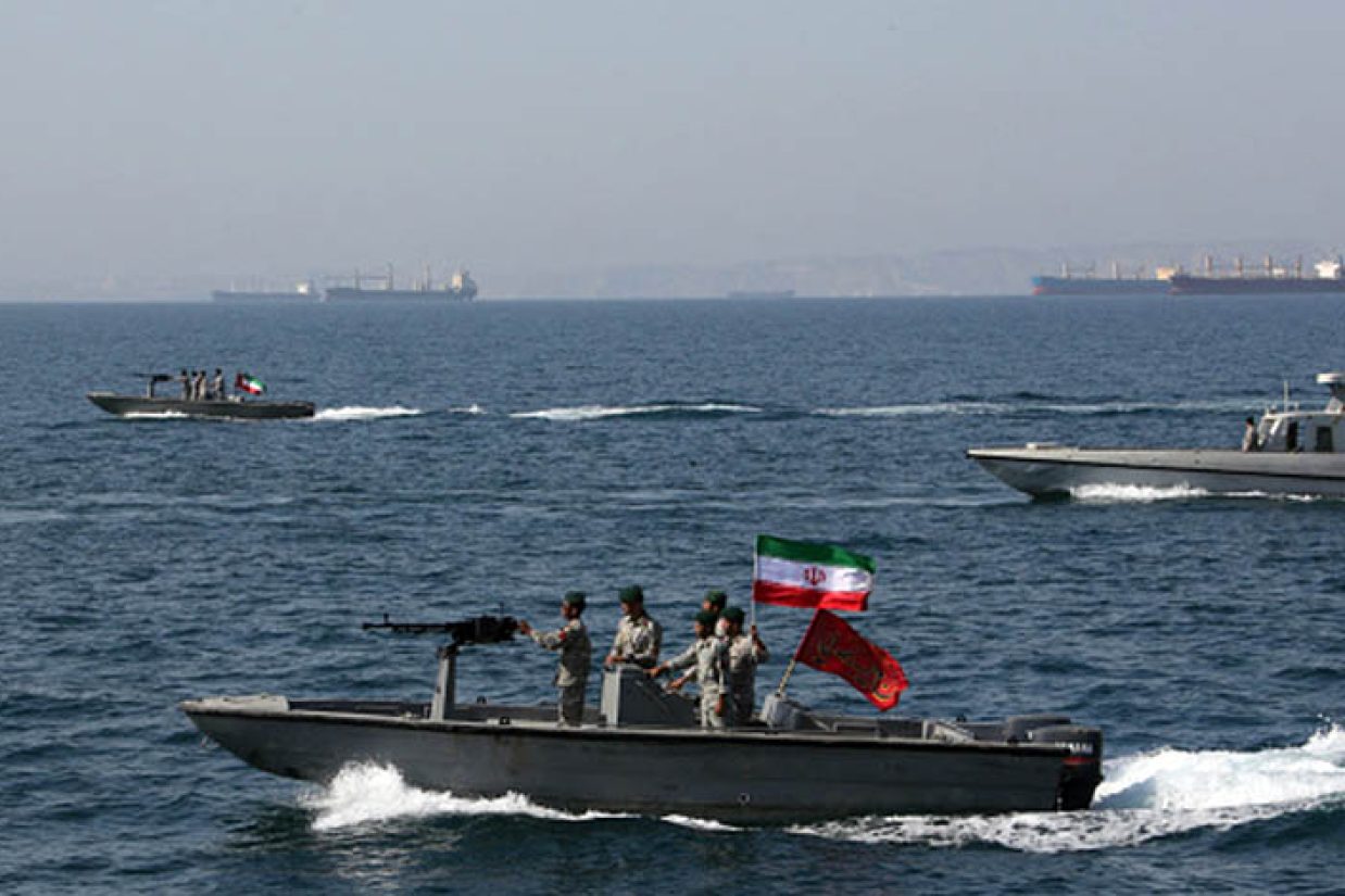 به گفته تحلیلگران بازار، شرکت‌های کشتیرانی و کارشناسان زنجیره تأمین، ممکن است ۹۰ روز زمان لازم باشد تا مالکان کشتی‌ها و شرکت‌های بیمه متقاعد شوند که تهدیدی برای کشتیرانی در تنگه هرمز وجود ندارد.