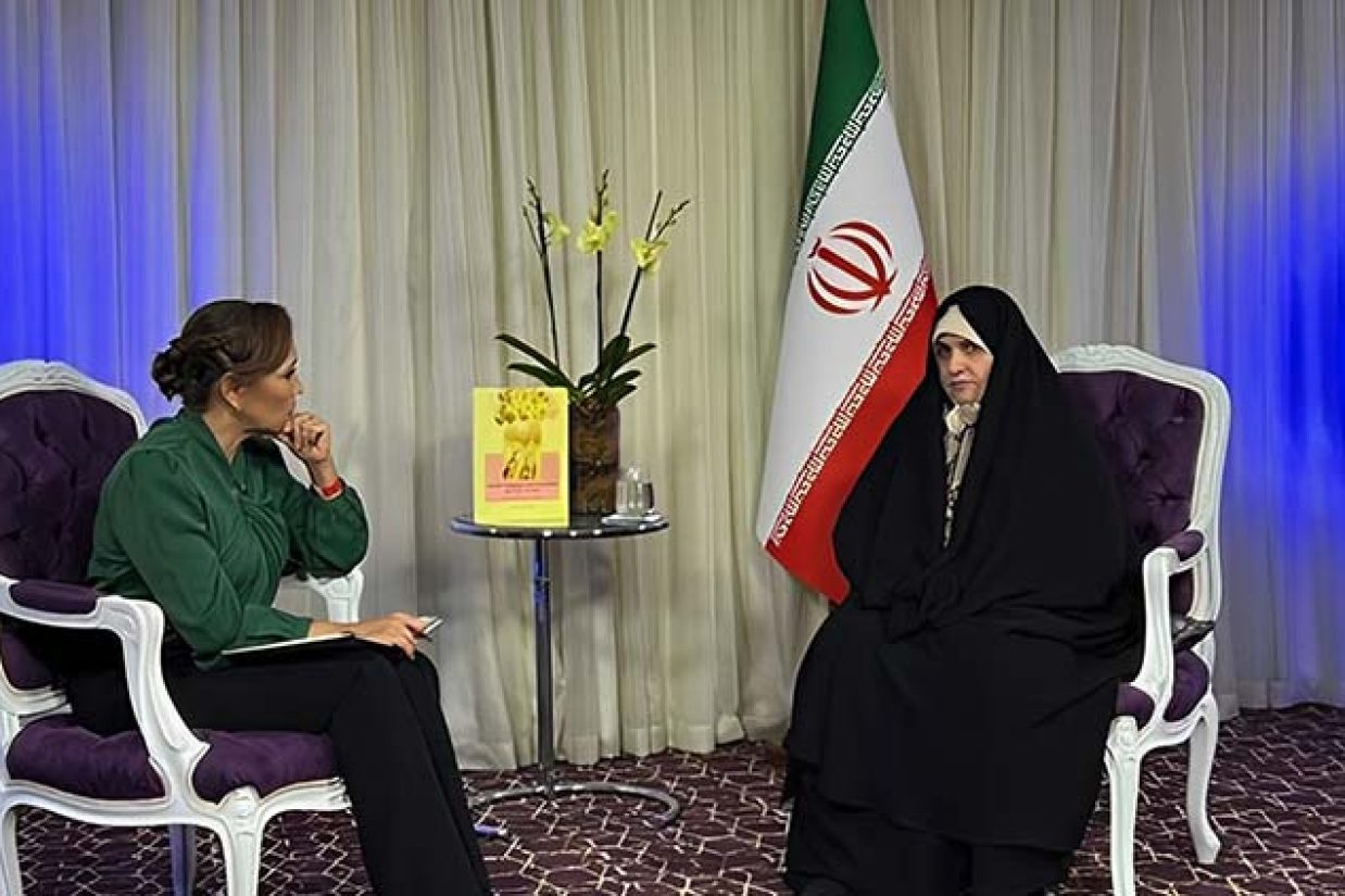 جمیله علم‌الهدی، همسر ابراهیم رئیسی در مصاحبه با تلویزیون دولتی ونزوئلا کار کردن و درس‌خواندن زنان را زیر سوال برود این اقدامات را خشونت‌آمیز خواند.
