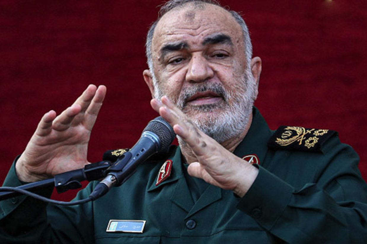 حسین سلامی، فرمانده سپاه پاسداران معترضان را تهدیپ به محاربه کرد