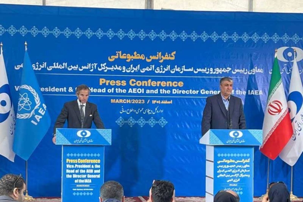 رافائل گروسی(رئیس آژانس بین‌المللی انرژی اتمی) و محمد اسلامی(رئیس سازمان انرژی اتمی جمهوری اسلامی)