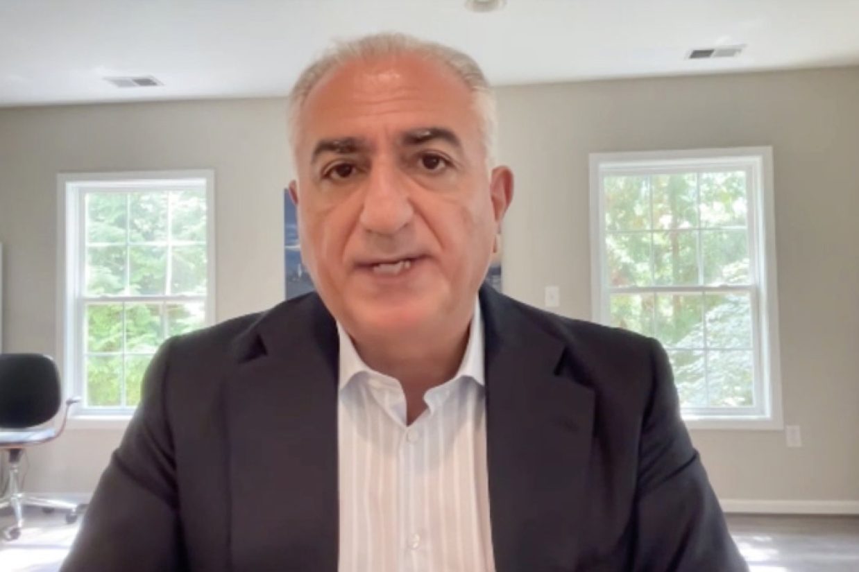 شاهزاده رضا پهلوی در سالروز جمعه خونین زاهدان با انتشار توییتی رهبر جمهوری اسلامی را مسئول کشتار آن روز اعلام کرد و گفت که عاملان کشتار فرزندان ایران مجازات خواهند شد.