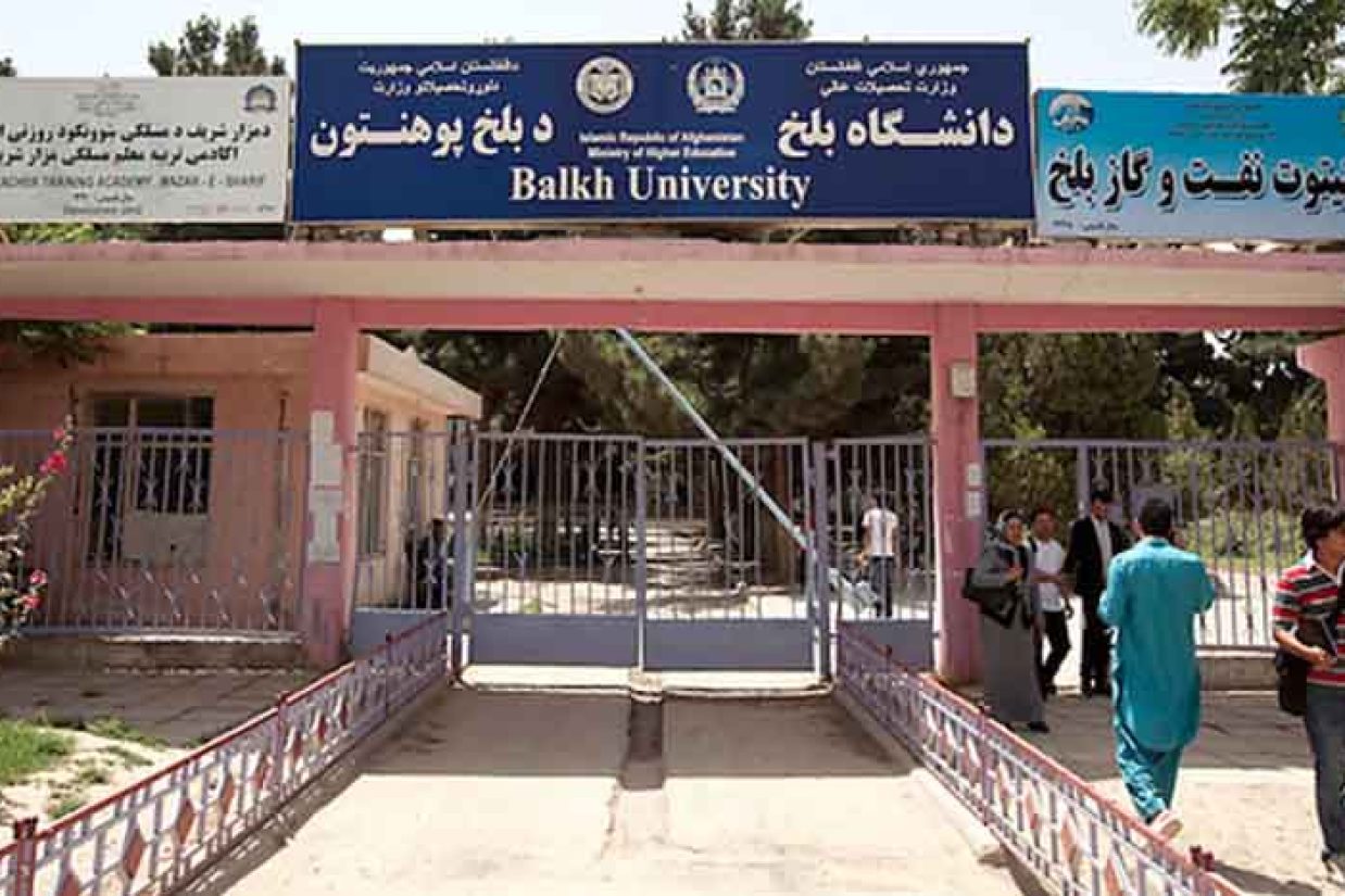 فارسی‌ستیزی طالبان, حذف واژه دانشگاه از تابلوی دانشگاه بلخ