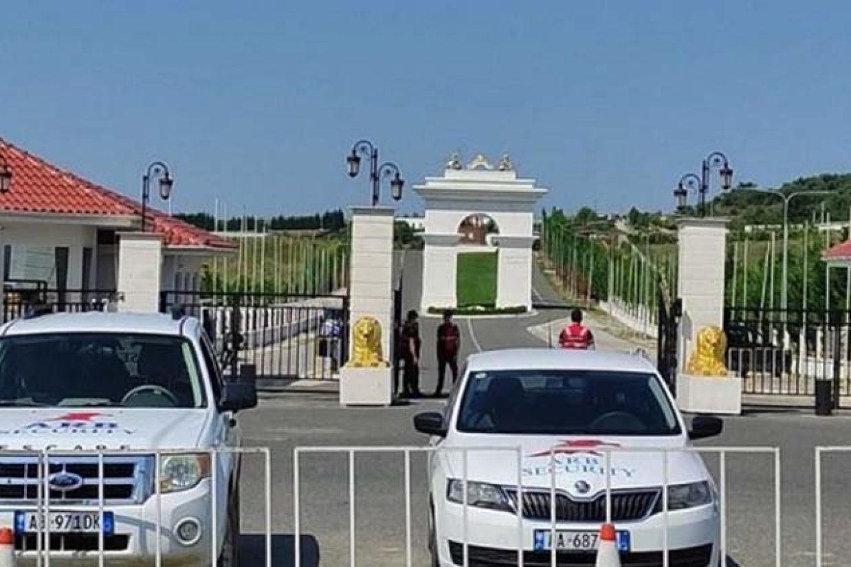 پلیس آلبانی انتقال تجهیزات کامپیوتری مجاهدین خلق به ایران را تکذیب کرد