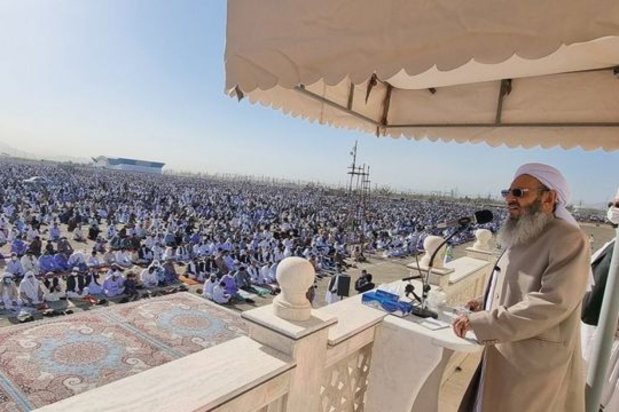 برگزاری نماز عید فطر به امامت مولوی عبدالحمید در شهرهای استان سیستان و بلوچستان