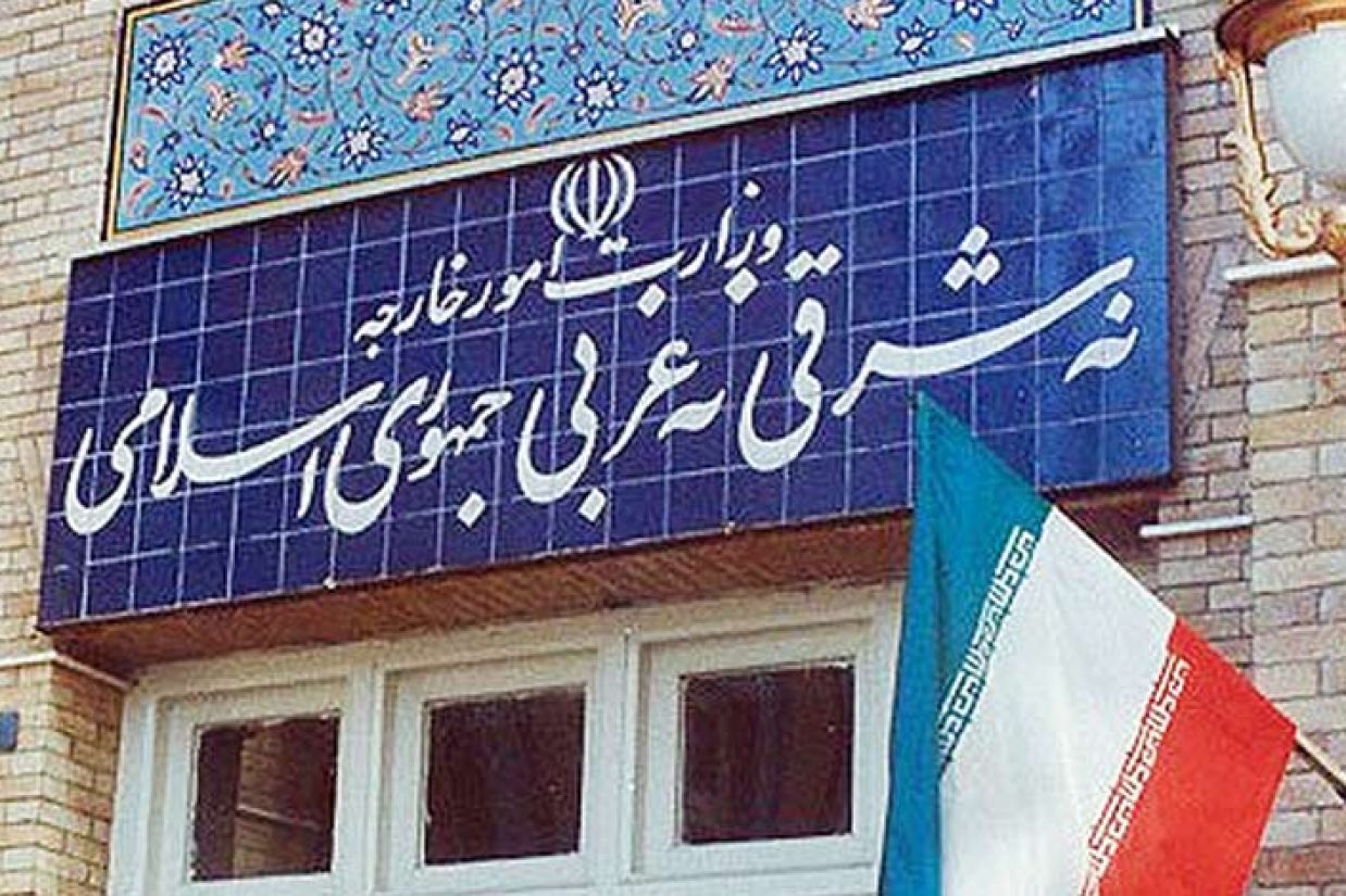 در پی بازداشت چند شهروند ایرانی توسط دولت بریتانیا، وزارت امور خارجه، موارد مطرح‌شده از سوی مقام‌های بریتانیایی از جمله وزارت کشور و برخی نمایندگان پارلمان این کشور علیه جمهوری اسلامی را رد کرد.