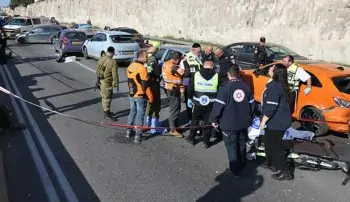 پلیس اسرائیل پنجشنبه تأیید کرد که پس از تیراندازی در بزرگراه شماره ۱ در نزدیکی مَعاله آدومیم در خارج از بیت‌المقدس، یک اسرائیلی کشته و هشت نفر دیگر زخمی شدند
